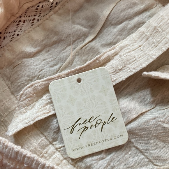 FREE PEOPLE NWT ๐๐ Cropped top. Ruffle sleeves with crochet trim. Bohemian. XS - Picture 15 of 16